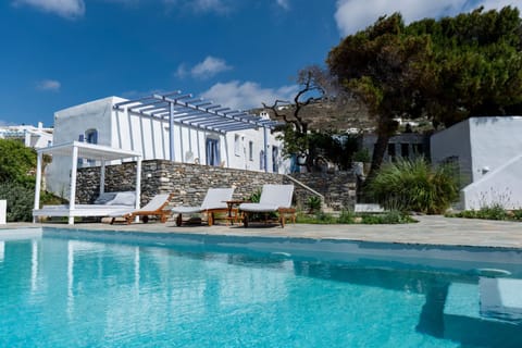 Property building, Pool view, Swimming pool, sunbed