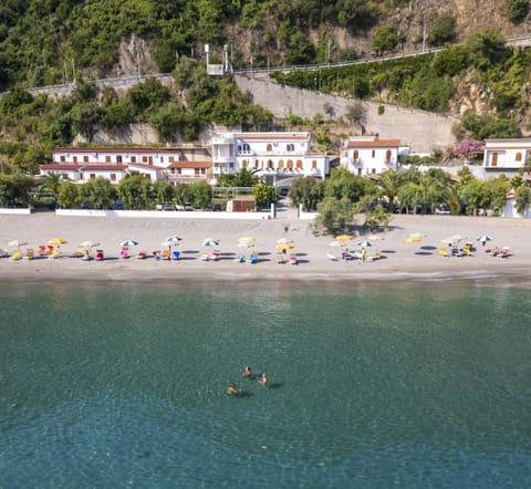Property building, Photo of the whole room, Beach