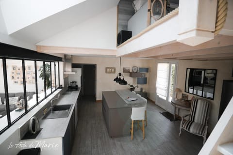Dining area, kitchen