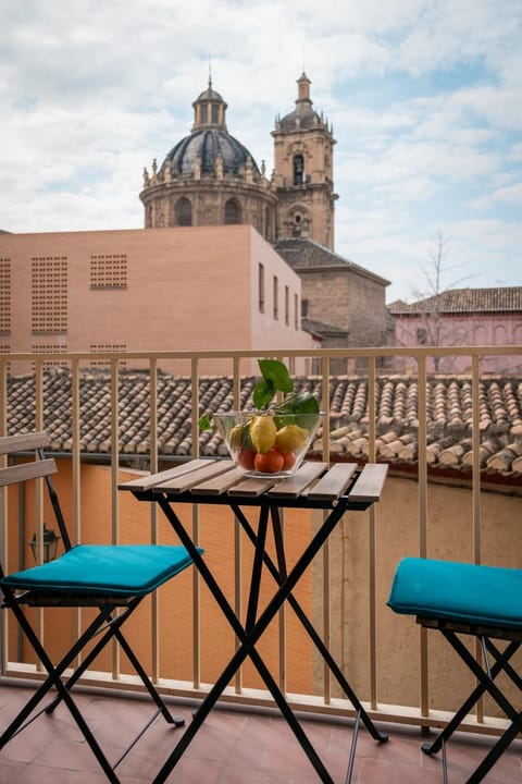 Property building, Nearby landmark, Balcony/Terrace