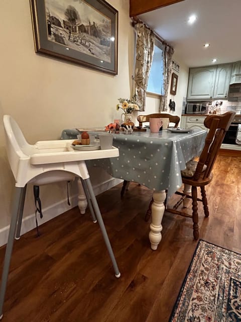 The Old Milking Parlour Flyingpiglets House in Wales