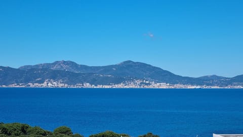 Mountain view, Sea view