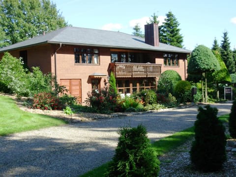 Property building, Facade/entrance, Day