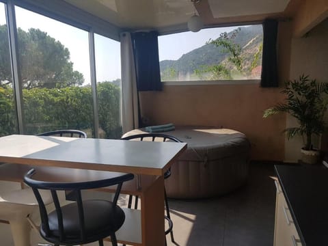 JACUZZI AJACCIO ENTRE MER ET MONTAGNE 200m DES PLUS BELLES PLAGES Apartment in Ajaccio