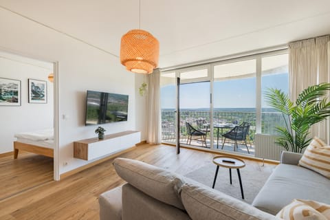 Communal lounge/ TV room, TV and multimedia, Living room, Bedroom