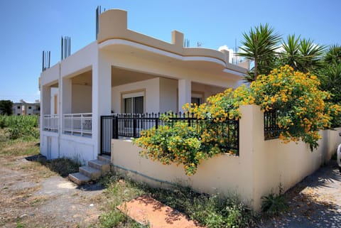 Property building, Spring, Day, Garden, View (from property/room), Balcony/Terrace, Garden view