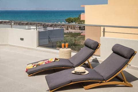 Restaurant/places to eat, View (from property/room), Balcony/Terrace