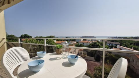 Day, Natural landscape, View (from property/room), Balcony/Terrace, Dining area, Sea view
