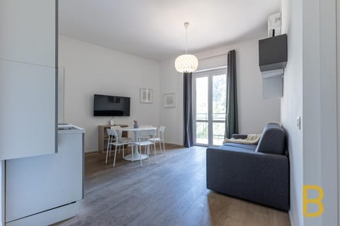 TV and multimedia, Balcony/Terrace, Kitchen or kitchenette, Living room, Seating area, Dining area, air conditioner