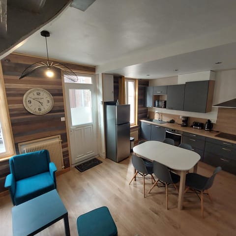 Le chant des mouettes a 300 m de la mer et du port House in Normandy