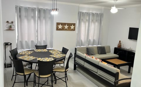TV and multimedia, Living room, Seating area, Dining area
