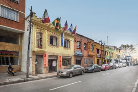 Facade/entrance, Neighbourhood, Street view, Location