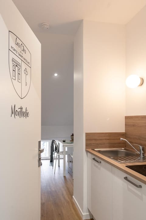 Facade/entrance, Kitchen or kitchenette