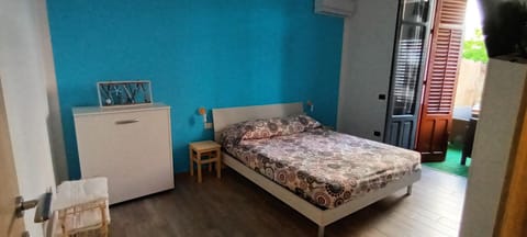 Bed, Photo of the whole room, Bedroom, hair dresser, air conditioner