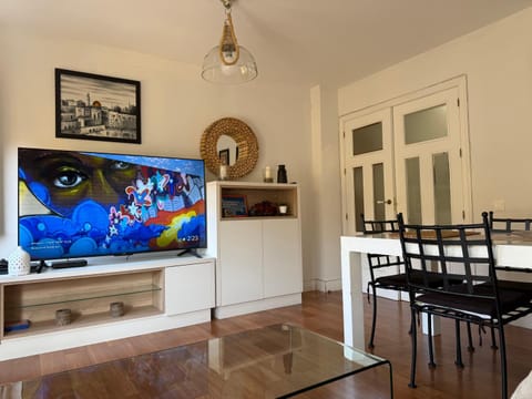Communal lounge/ TV room, TV and multimedia, Dining area