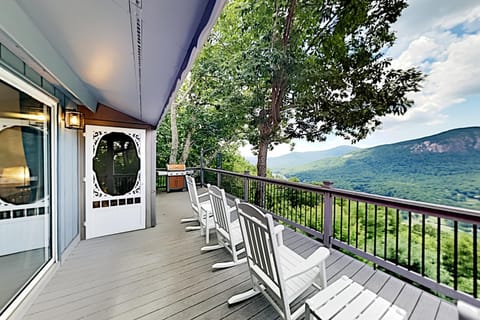 Young's Mountain Hideaway House in Lake Lure
