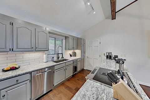 Young's Mountain Hideaway House in Lake Lure