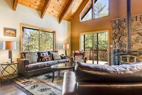 Majestic Mountain House in Dorrington