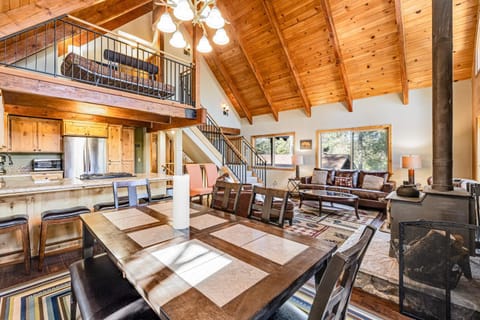 Majestic Mountain House in Dorrington