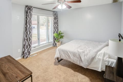 Belleville Beauty - Luxury Stay for Work or stay for Play either way this is the perfect property for you! residence House in Belleville