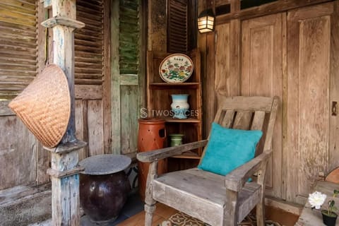 Kayu Beach Villa by TwoSpaces, Nusa Dua Beach Villa in Kuta Selatan