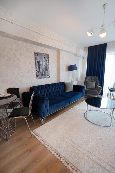 Bed, Living room, Photo of the whole room, Seating area