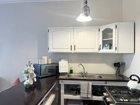 Coffee/tea facilities, microwave, kitchen