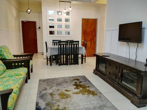 TV and multimedia, Living room, Seating area, Dining area