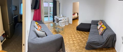 Appt entier MONPARNASSE avec TERRASSE et PARKING Apartment in Paris