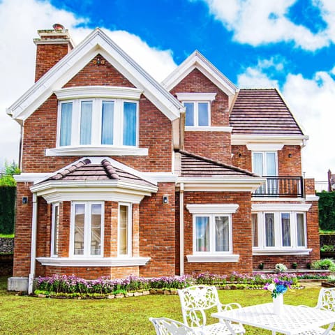 Property building, Day, Garden