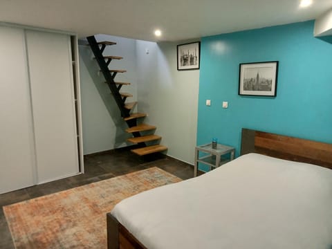 WIFI - PARKING - SUPERBE T3 SPACIEUX ET MODERNE!!!! Bed and Breakfast in Saint-Denis, France