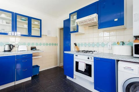 Woodstock - Short Drive to Sandbanks Beach House in Poole