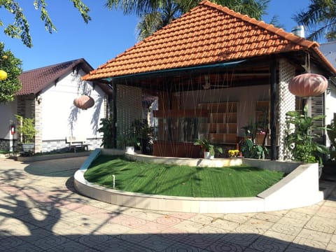 Property building, Facade/entrance, Garden