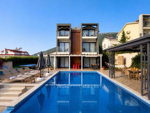 Property building, Swimming pool