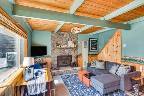 1 Mi to Snow Summit Big Bear Lake Cabin! Cabin in Big Bear