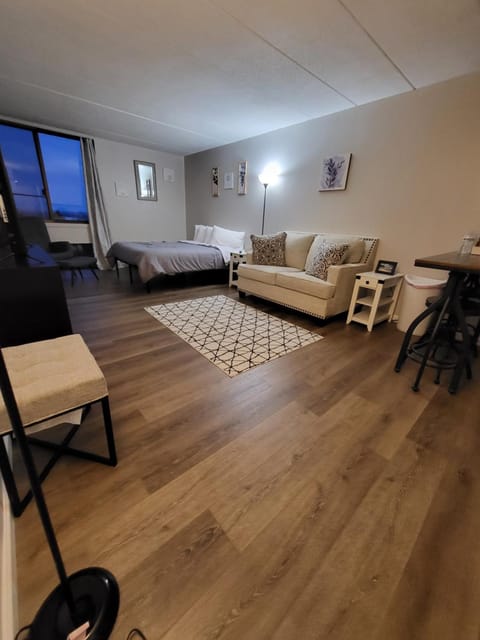 Cedar Lodge Condo with Lake Winnipesaukee Views; close to Weirs Beach!! Apartment in Laconia