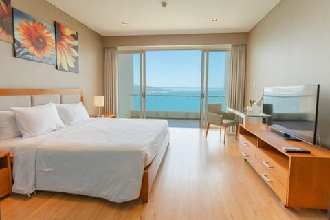 TV and multimedia, Bedroom, Sea view