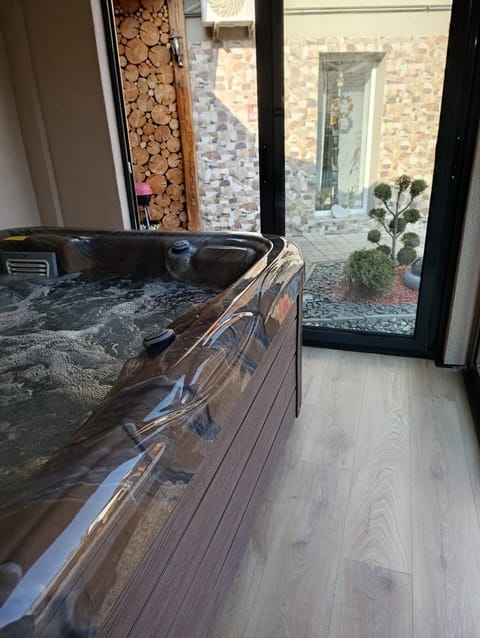 Hot Tub, Garden view
