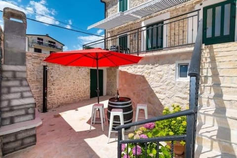 Patio, BBQ facilities