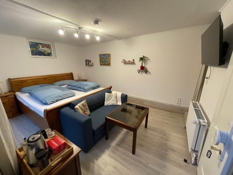 Ruhiges, gemütliches Zimmer mit Bad für 2 Personen, mit Gartenterasse Apartment in Lubeck