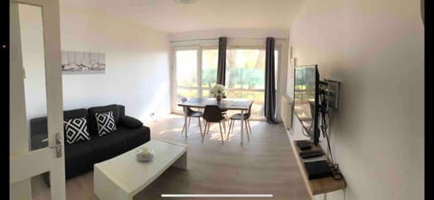 Superbe appartement spacieux avec parking et jardin privé Apartment in Hauts-de-France
