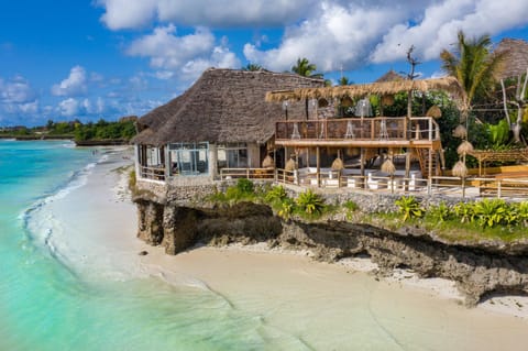 Restaurant/places to eat, Day, Beach