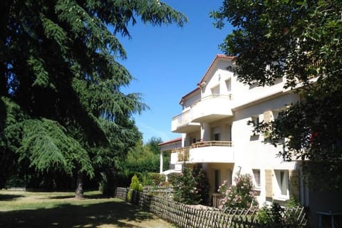 Property building, Garden, Balcony/Terrace