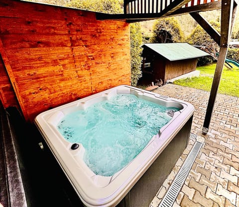 Hot Tub, Hot Tub