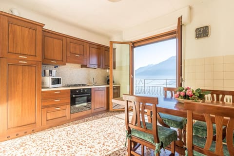 Natural landscape, Kitchen or kitchenette, Dining area, Mountain view, dishwasher, oven, stove