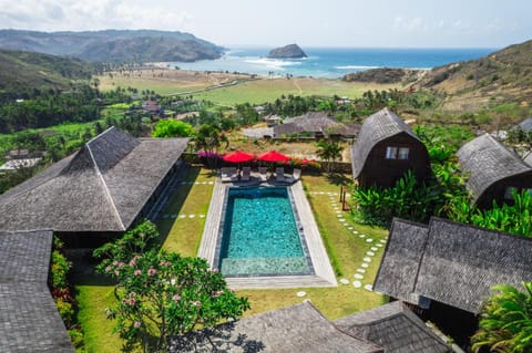 Property building, Restaurant/places to eat, Natural landscape, Bird's eye view, Beach, Animals, Mountain view, Pool view, Sea view, Swimming pool, Breakfast, sunbed