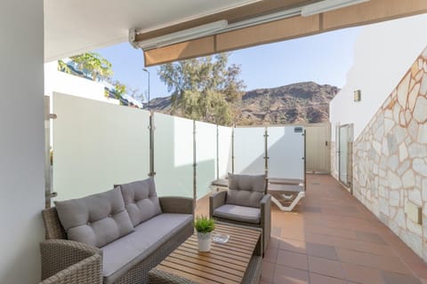 Property building, Balcony/Terrace, Living room