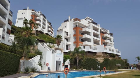Property building, Swimming pool, Swimming pool