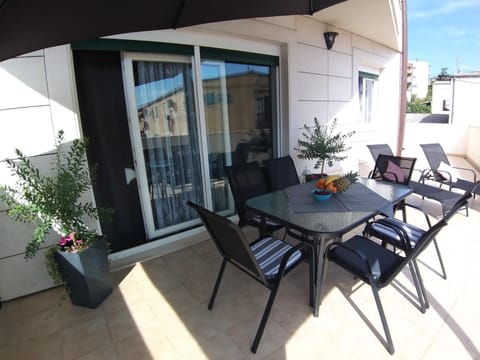Facade/entrance, Balcony/Terrace