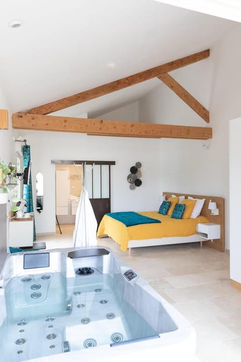 Photo of the whole room, Bedroom